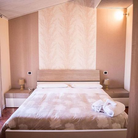Hotel Lonatino Lonato Bagian luar foto