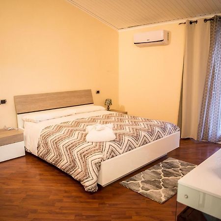 Hotel Lonatino Lonato Bagian luar foto