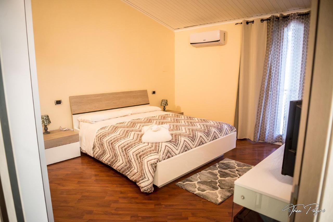 Hotel Lonatino Lonato Bagian luar foto